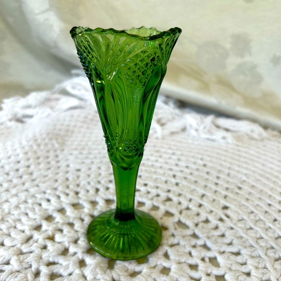 Vintage Mosser Glass MCM Green Diamond Cut Fluted Vase - Picture 1 of 4